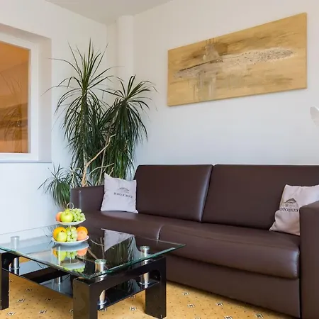 Hotel Der Trattner - Schocklblick 3*